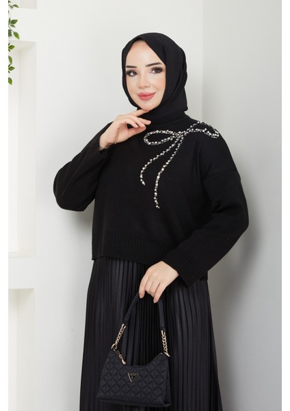 Fiyonk Detaylı Triko Taşlı Etek Üstü Crop Kazak