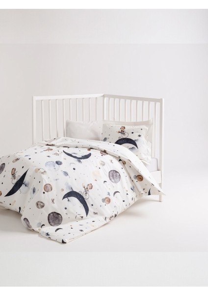 Cute Space Bebek Nevresim Takımı – %100 Pamuk, Nefes Alabilir, Uzay Desenli