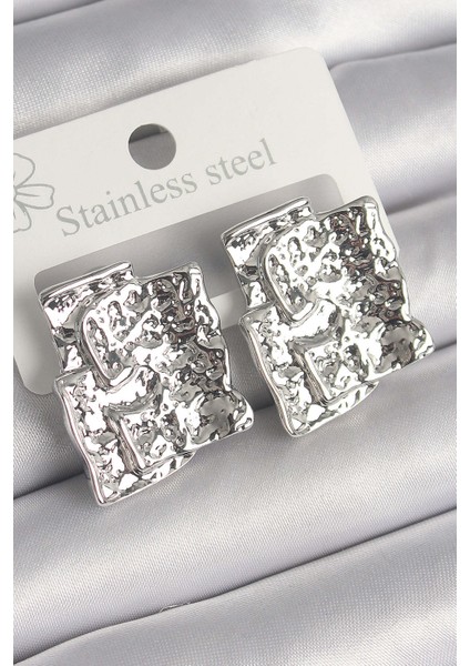 Pirinç Gümüş Renk İşlemeli Kare Plaka Model Kadın Küpe