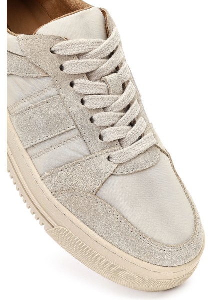 Kadın Bej Bağcıklı Kalın Tabanlı Desenli Deri Sneaker 25AFD142114