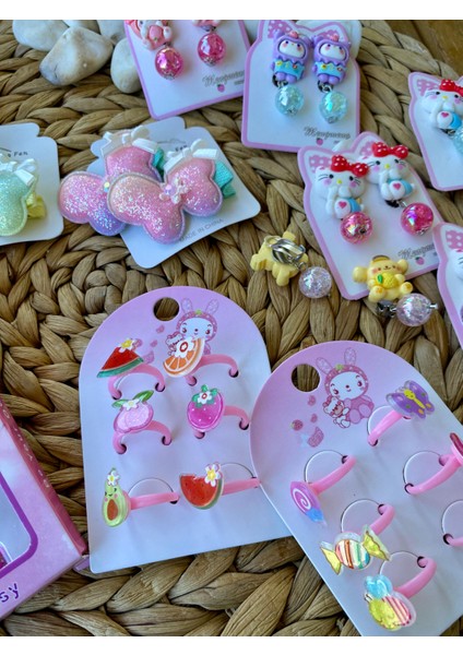 Kız Çocuk Simli Kelebek Toka Yapıştırma Tırnak Ayarlanabilen Yüzük ve Iki Adet Sıkıştırmalı Küpe Set fiyatları