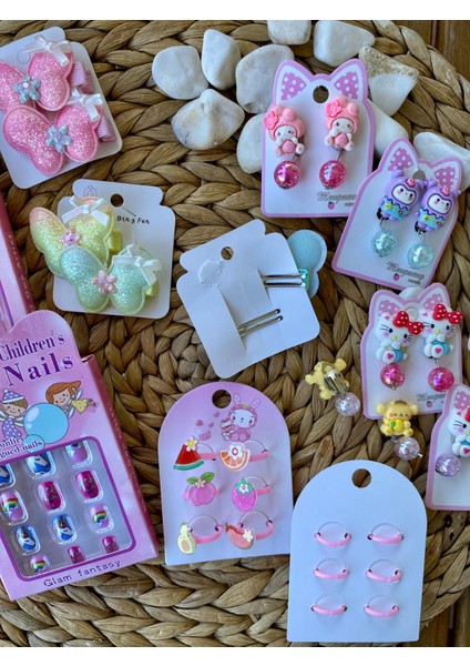 Kız Çocuk Simli Kelebek Toka Yapıştırma Tırnak Ayarlanabilen Yüzük ve Iki Adet Sıkıştırmalı Küpe Set modelleri