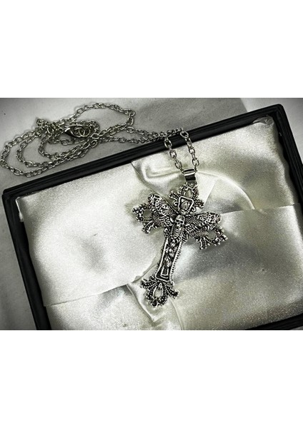 Gümüş Renk Ölüm Başlı Kelebek Haçı Kolyesi