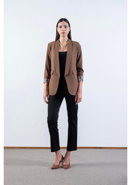 Orsilda Şal Yakada Gül Detaylı Ceket Kahve