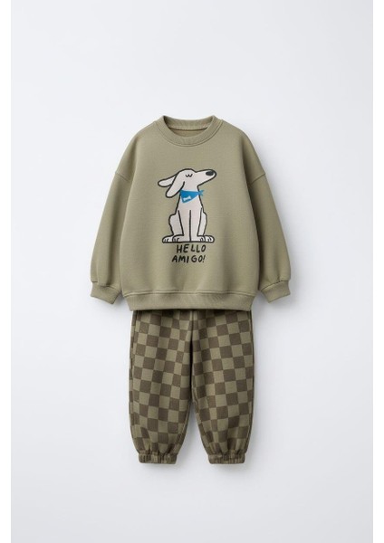Erkek Çocuk Pamuklu Haki Köpek Baskılı Sweatshirt ve Kare Desenli Eşofman Takımı