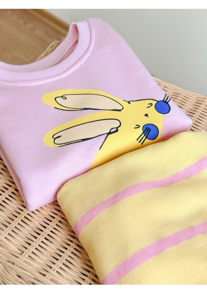 Kız Çocuk Pamuklu Pembe Tavşan Baskılı Sweatshirt Takım - Sarı Çizgili Pantolonlu modelleri