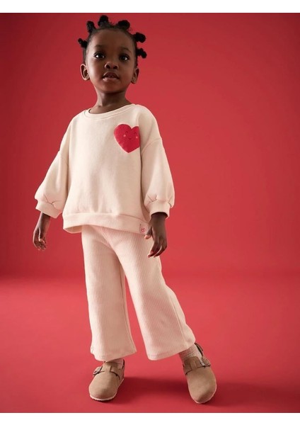 Kız Çocuk Pamuklu Bej Kalp Desenli Sweatshirt ve Geniş Paça Pantolon Takım - Yumuşak Dokulu Rahat Kalıp modelleri