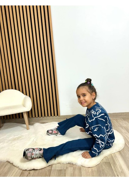 Kız Çocuk Pamuklu Lacivert Fiyonk Desenli Sweatshirt ve Volan Paça Eşofman Takımı
