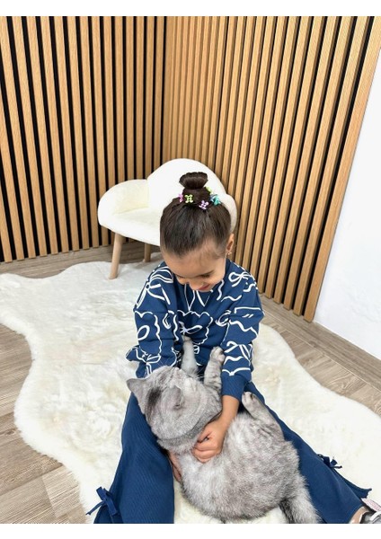 Kız Çocuk Pamuklu Lacivert Fiyonk Desenli Sweatshirt ve Volan Paça Eşofman Takımı