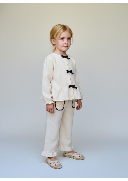 Kız Çocuk Pamuklu Krem Şık Fiyonk Detaylı Takım – Rahat ve Zarif Tasarım fiyatları