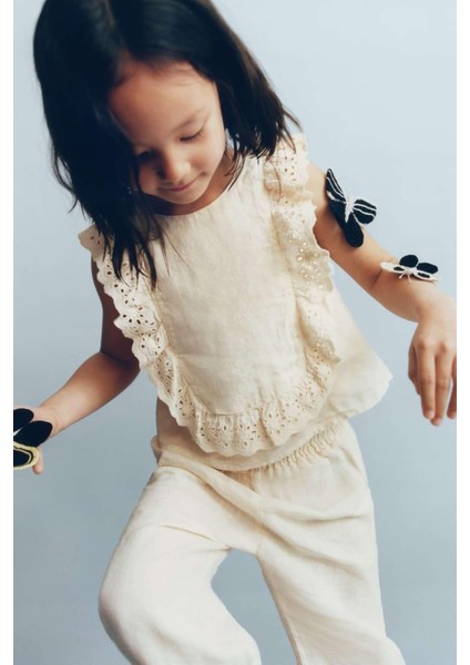 Kız Çocuk Ekru Dantel Şeritli Kontrast Keten Bluz Pantolon Alt-Üst Takım fırsatları