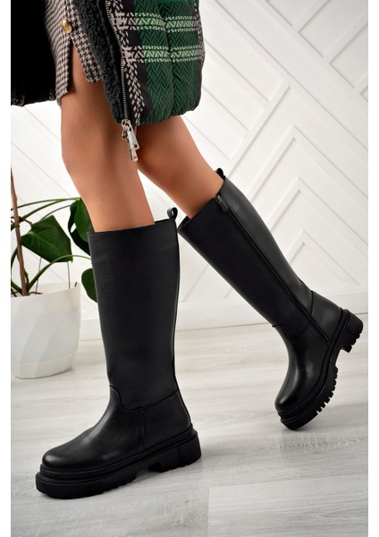 Kadın Siyah Düz Burunlu Çizme Suni Deri Malzeme ile Konforlu ve Şık Tasarım modelleri