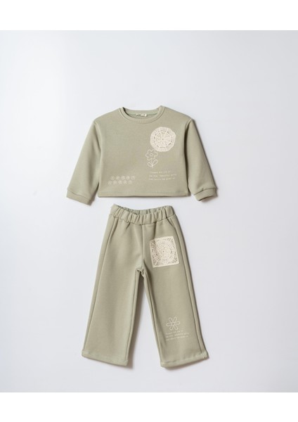 Kız Çocuk Pamuklu Yeşil Dantel Aplikeli Yazı Baskılı Eşofman Takımı - Geniş Paça Iki Parça Set