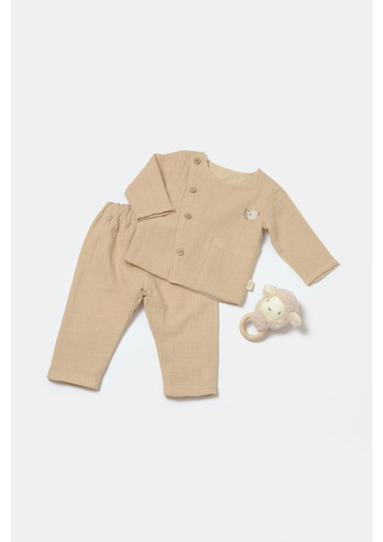 Unisex Bebek Organik Pamuklu Müslin Yandan Düğmeli Takım – Kuzu Nakış Detaylı