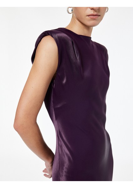 Yuvarlak Yaka Kolsuz Vatkalı Uzun Saten Elbise indirimleri