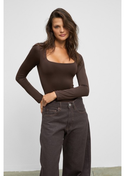 Zafeea Kadın Havuz Yakalı Esnek Kumaşlı Çıtçıtlı Koyu Kahverengi Bluz modelleri
