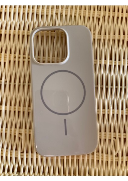 Apple Iphone 16 Pro Uyumlu Magsafe Özellik Bej Rengi Ince Koruyucu Kılıf modelleri