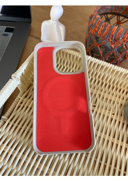 Apple Iphone 16 Pro Uyumlu Magsafe Özellik Bej Rengi Ince Koruyucu Kılıf indirimleri