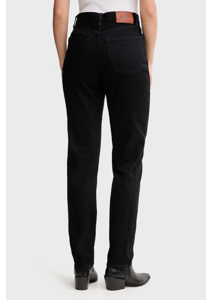 Pamuklu Relaxed Fit Yüksek Bel Daralan Paça Jeans Bayan Kot Pantolon LV047D843G Twm modelleri