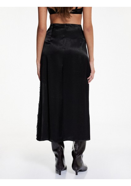 A Kesim Yırtmaçlı Dantel Detaylı Midi Saten Etek fırsatları