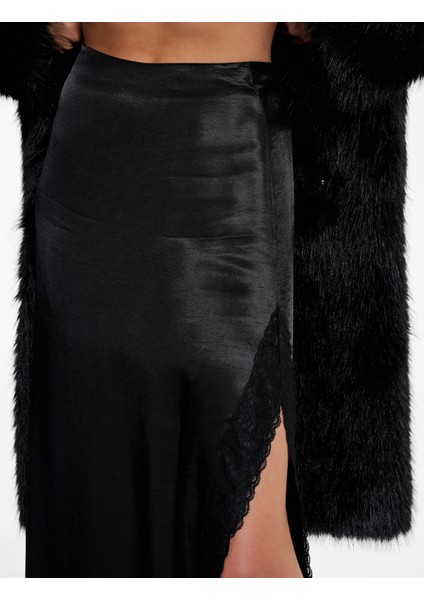 A Kesim Yırtmaçlı Dantel Detaylı Midi Saten Etek indirimleri