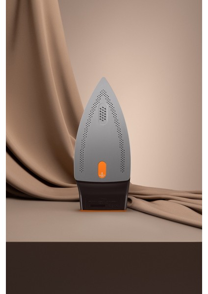 Iron I780 Buhar Jeneratörlü, Akıllı Dokunmatik ve Anti-Kireç Sistemli Ütü modelleri