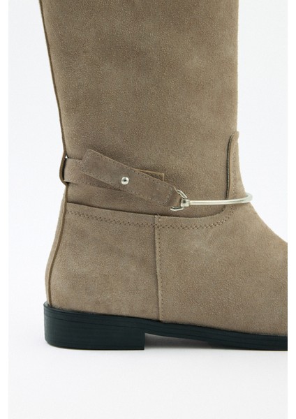 Çizme 2521 - Gümüş Bilek Aksesuarlı Vizon Süet Kadın Çizme fiyatları