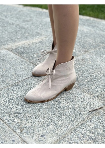 Lironna Süet Bağcık Detaylı Büyük Numara Kadın Bot Konforlu ve Modern