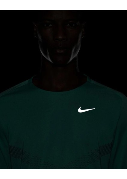 Dri-Fit Run Division Rise 365 Men's Long-Sleeve Green Top Uzun Kollu Erkek Koşu Üstü Body modelleri