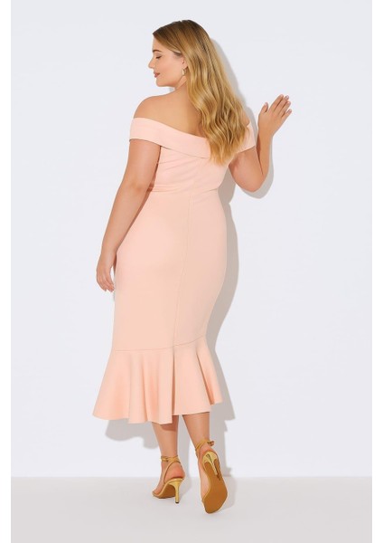 Kadın Büyük Beden Pudra, Carmen Yaka Asimetrik Kesim Scuba Kumaş Elbise 65N39198 modelleri