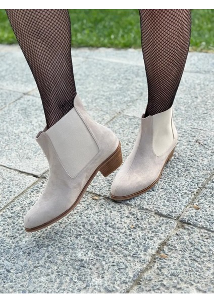 Centa Süet Lastikli Kısa Topuklu Büyük Numara Kadın Bot Stil ve Rahatlık