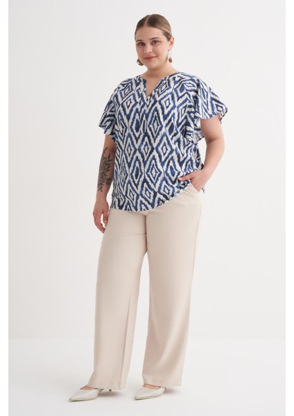 Pelerin Kol Desenli Tişört