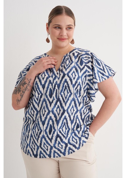 Pelerin Kol Desenli Tişört fırsatları