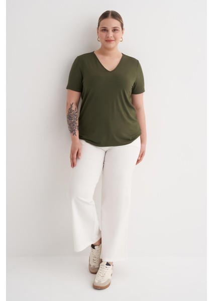 V Yaka Tişört modelleri