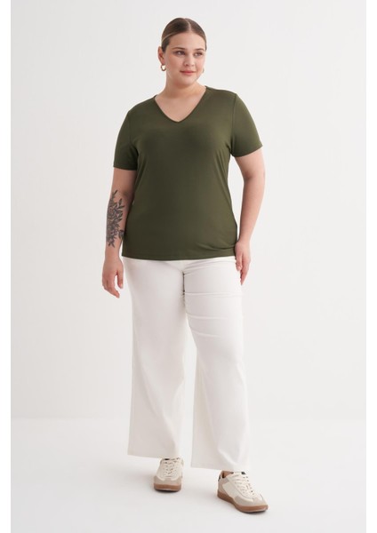 V Yaka Tişört fırsatları