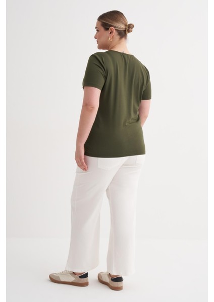 V Yaka Tişört indirimleri