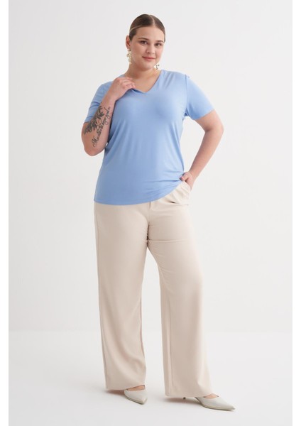 V Yaka Tişört fırsatları