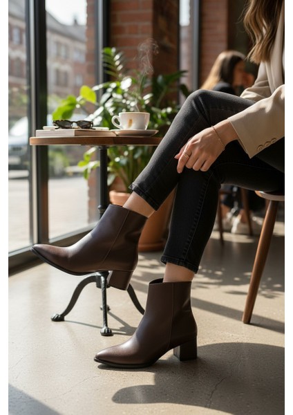 Popin Acı Kahve Fermuarlı Kadın Sivri Burun Yarım Bot modelleri