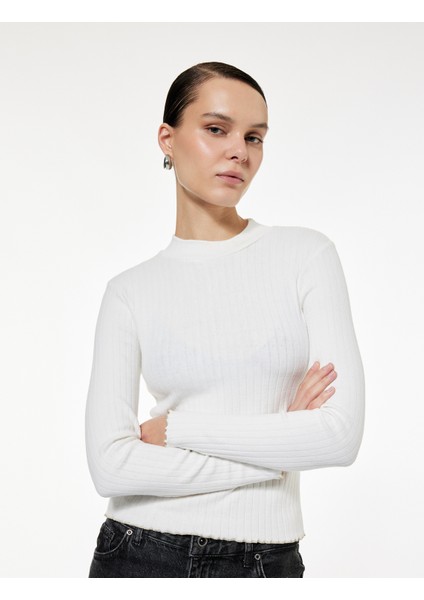 Pamuklu Uzun Kollu Hafif Dik Yaka Slim Fit Tişört