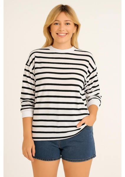 Çizgili Beyaz Sweatshirt