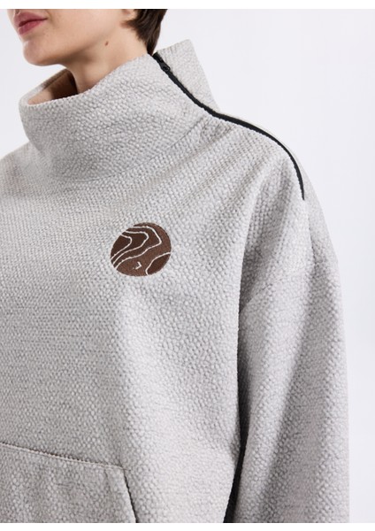 D5WL-SWT3589 Bej Dik Yaka Relaxed Düz Kadın Sweatshırt fırsatları