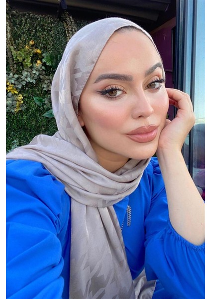 Sümeyye'nin Tercihi Kazayağı Italyan Jakar Ipekli Şal Füme