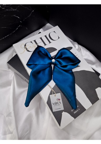 Kadın Saten Fiyonk Saç Tokası / Derin Mavi – Otomatik Klipsli - Orta Boy