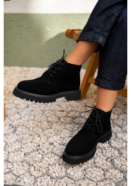 Plato Siyah Süet Bağcıklı Kısa Bot