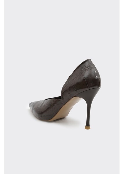 Dekolteli Kadın Stiletto modelleri