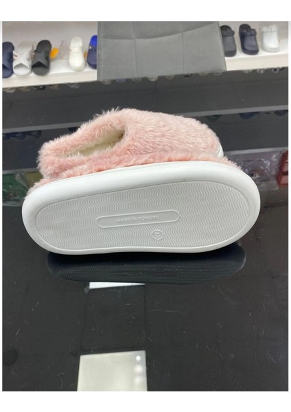 Peluş Kadın Yumuşak Kaymaz Taban Ev Terliği modelleri