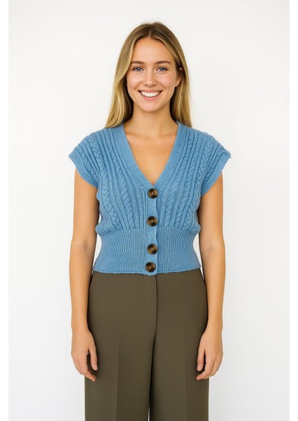 Kadın Örme Düğme Detaylı Kısa Triko Hırka