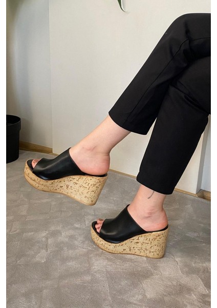 Kadın Limo Siyah Dolgulu Mantar Taban Terlik 10 cm Siyah indirimleri