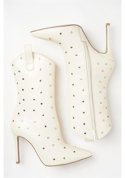 251412 Taş Detaylı Topuklu Bot Bej Kırışık Rugan modelleri