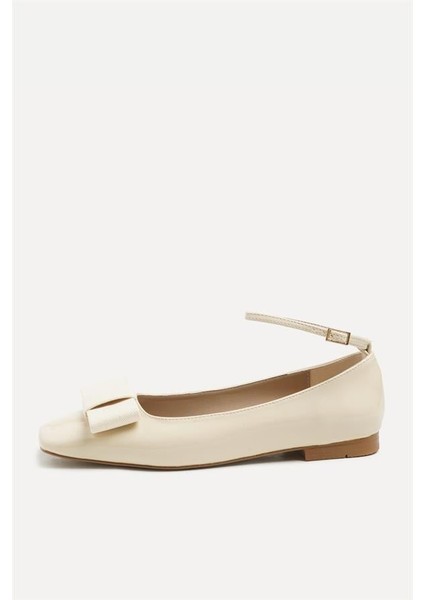 255014 Fiyonk Detaylı Babet Ekru Rugan